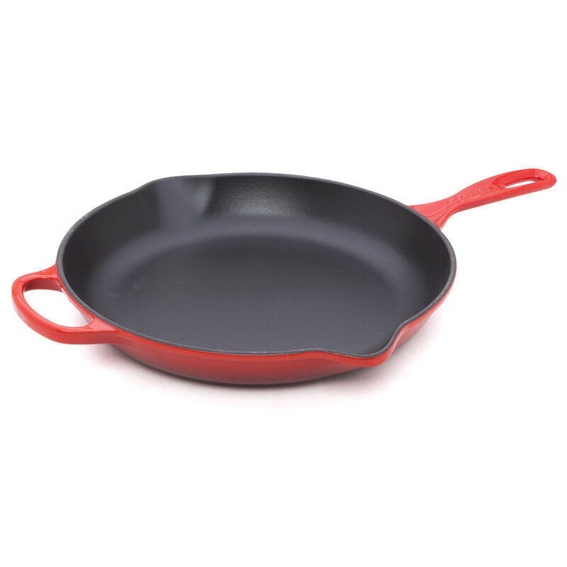 Le Creuset Signature Round Skillet 26cm image number 0